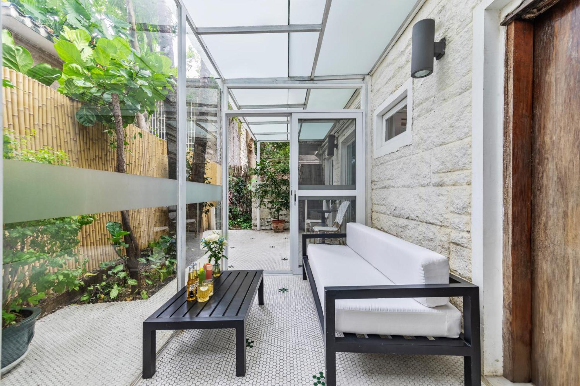 Shenzhen No'6 Garden Villa --French Window With Garden View,Close To Sea World &Shekou Ferry Port &K11 Ecoast &Subway Nearby ,Offer Western Food And Coffee &English Speaking With Tour Services Kültér fotó