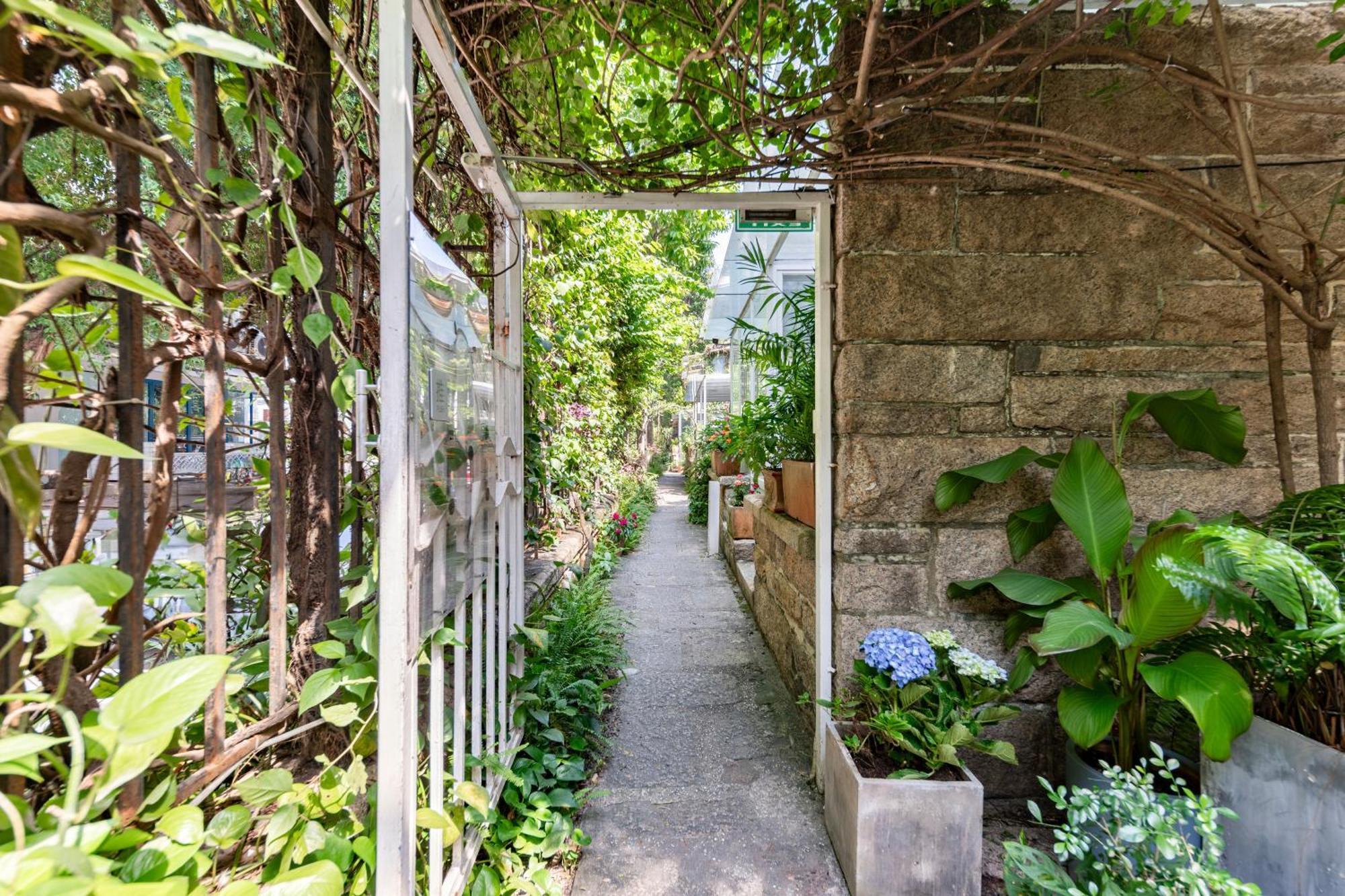 Shenzhen No'6 Garden Villa --French Window With Garden View,Close To Sea World &Shekou Ferry Port &K11 Ecoast &Subway Nearby ,Offer Western Food And Coffee &English Speaking With Tour Services Kültér fotó
